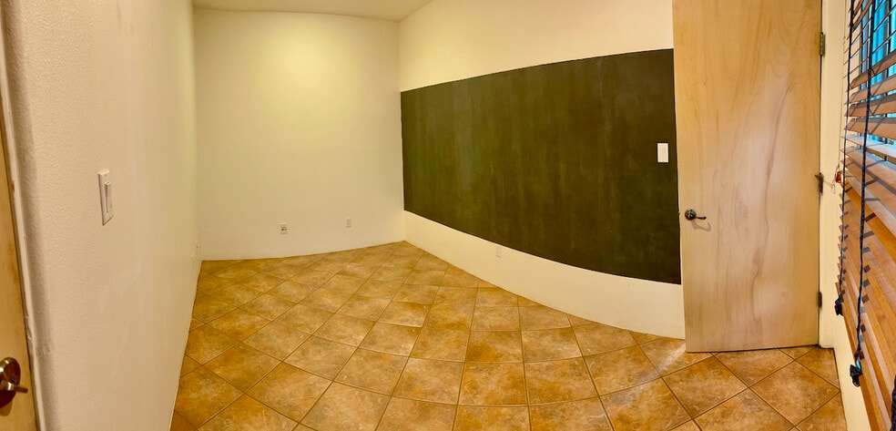 Mudroom by entryway, chalkboard wall - 4750 Quemazon