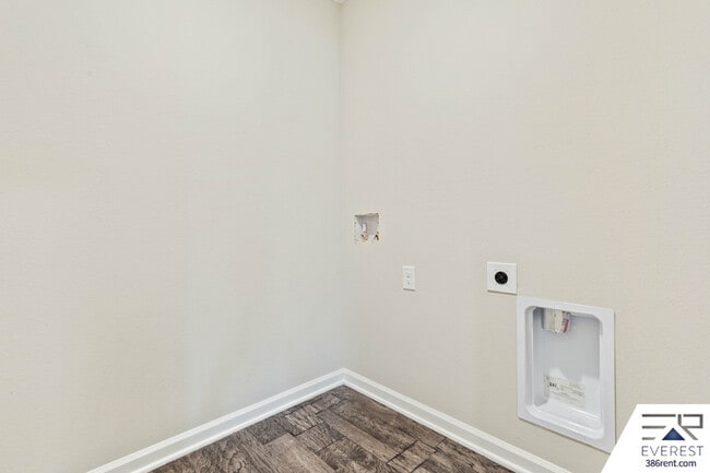 Building Photo - 5 Birchfield Pl
