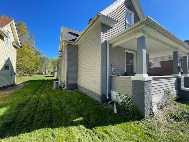 Building Photo - 418 Studebaker St