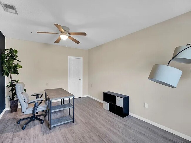 Building Photo - 4208 Wiman Dr