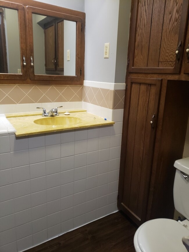 Building Photo - Remodeled Raytown Home-Available NOW!!