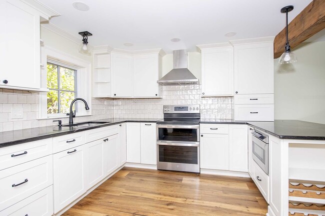 Building Photo - 39 MERRITT Ave