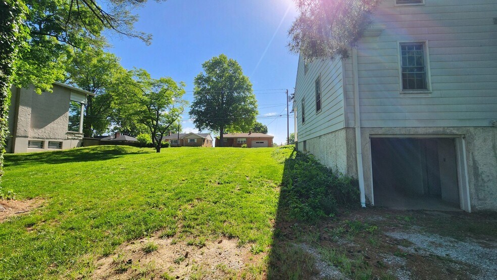 Building Photo - 7771 Cheviot Ave