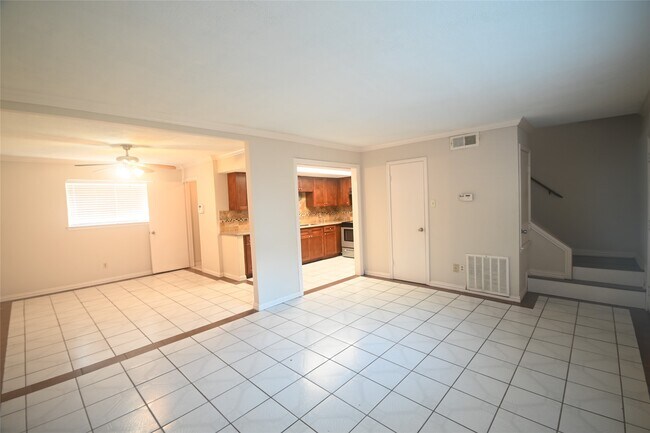 Building Photo - 8340 La Roche Ln