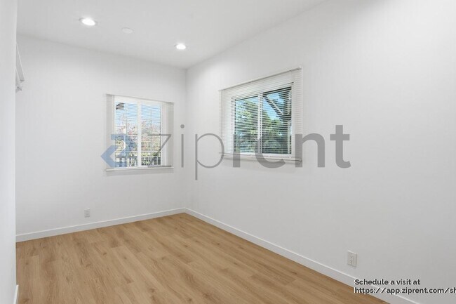 Building Photo - 1253 Del Rey Ave