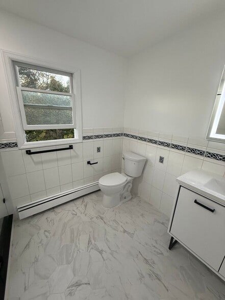 Building Photo - 2054 Grove St