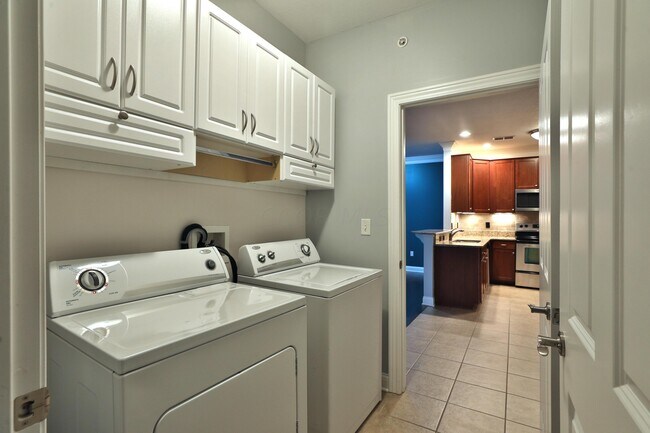 Building Photo - 511 W 1st Ave