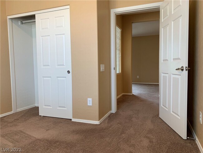 Building Photo - 6868 Sky Pointe Dr
