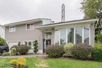 Building Photo - 413 Clearmeadow Dr