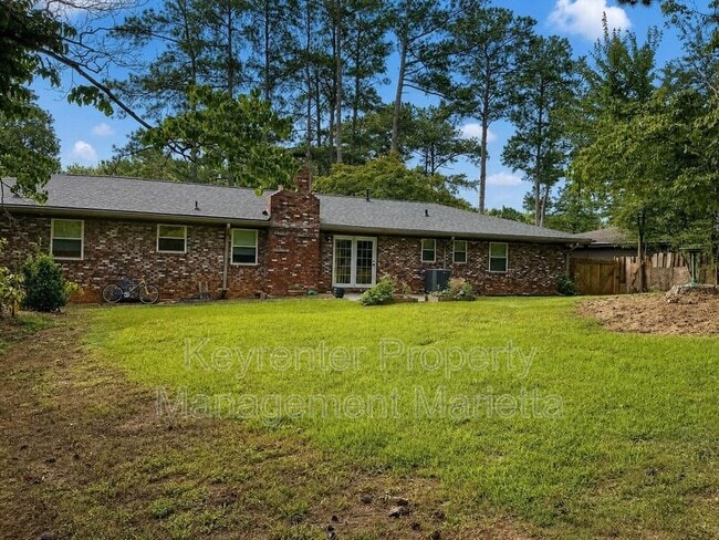 Building Photo - 725 McBurnette Rd N E