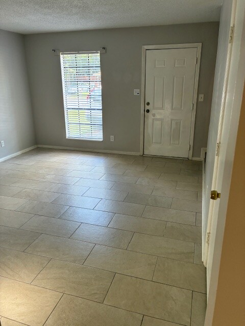 Building Photo - 2203 Jurgensen St