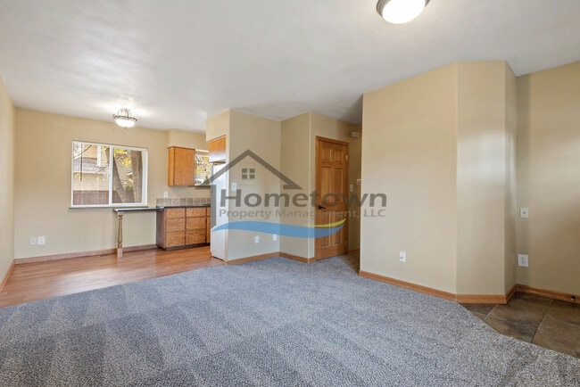 Building Photo - Beautiful 2 bedroom 1 bath Duplex in Hayden!