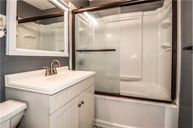 Building Photo - 18 College Dr