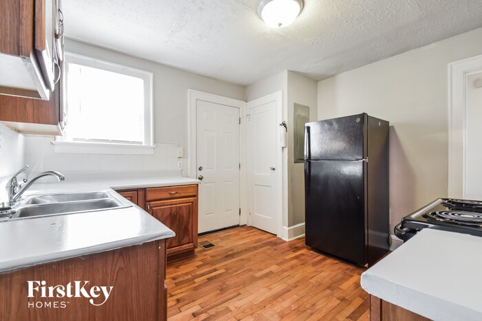 Building Photo - 1370 Westboro Dr SW