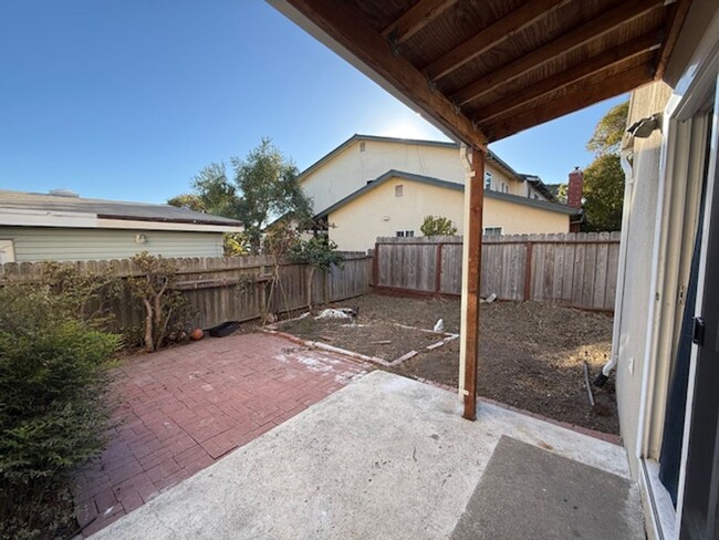 Building Photo - 3-Bedroom, 3-Bathroom Richmond Home Availa...