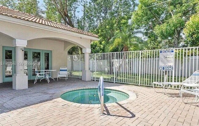 Building Photo - 2650 E Aragon Blvd