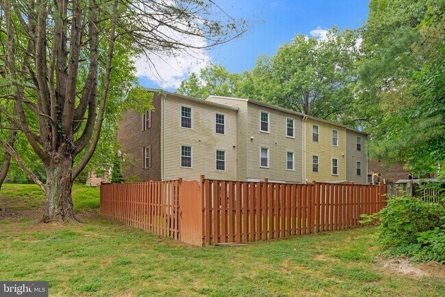 Building Photo - 6401 Old Scotts Ct