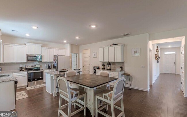 Building Photo - 367 Noblewood Dr