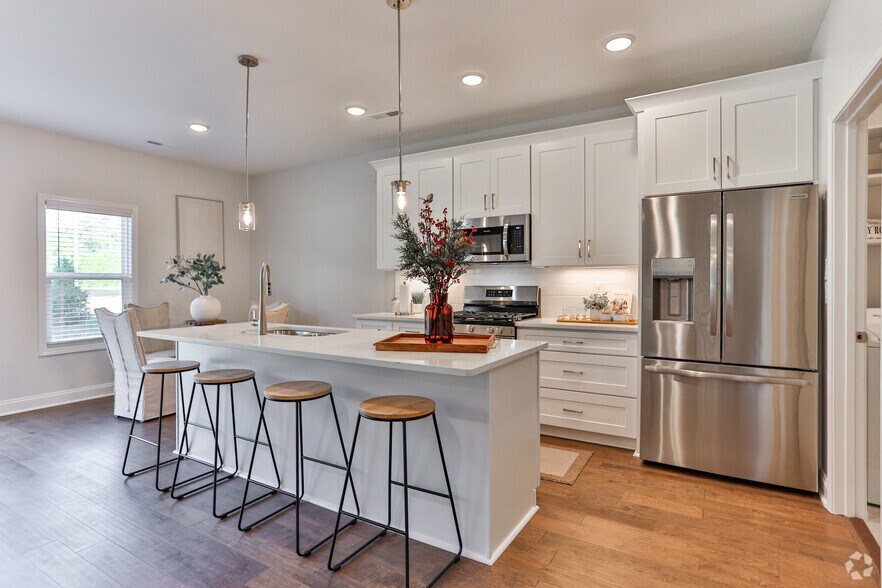 3BR, 2.5BA - 1,956SF - The Magnolia - Kitchen - Poplar Creek