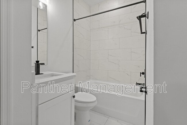 Building Photo - 4617-4619 30th St SW - 4619
