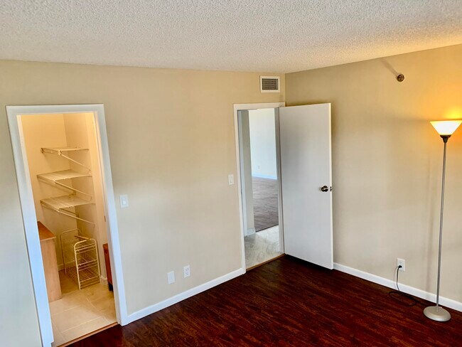 Building Photo - 3100 W Rolling Hills Cir