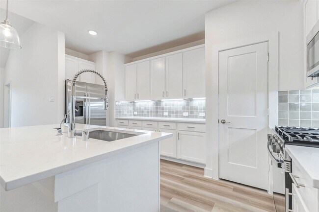 Building Photo - 21734 Persian Lk Dr