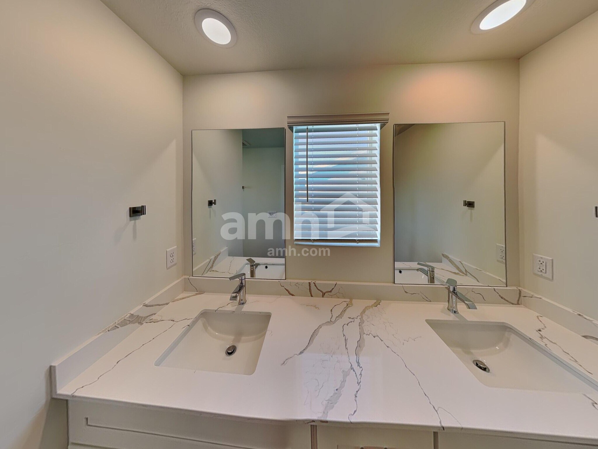 Building Photo - 1312 W Mahogany St