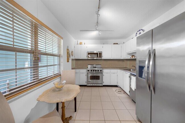 Building Photo - 901 Cypress Grove Dr