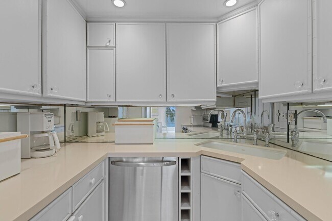 Building Photo - 2800 N Flagler Dr