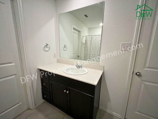 Building Photo - Charming 3-Bedroom Home for Lease in Quiet Little Elm Neighborhood!