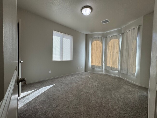 Building Photo - 4BR/2.5BA/2CG, 2057 sq.ft. rental with DOG RUN in Sierra Vista, AZ