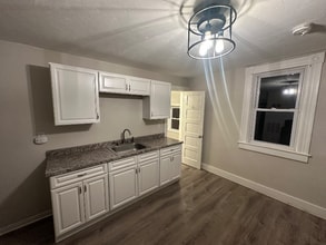 Building Photo - 16 Bradley St