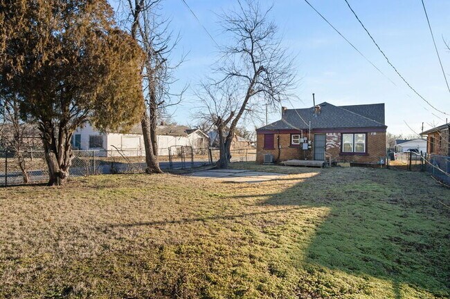 Building Photo - 2145 N Kate Ave