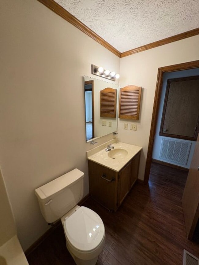 Building Photo - 2 Bedroom 2 Bathroom Duplex Available in H...