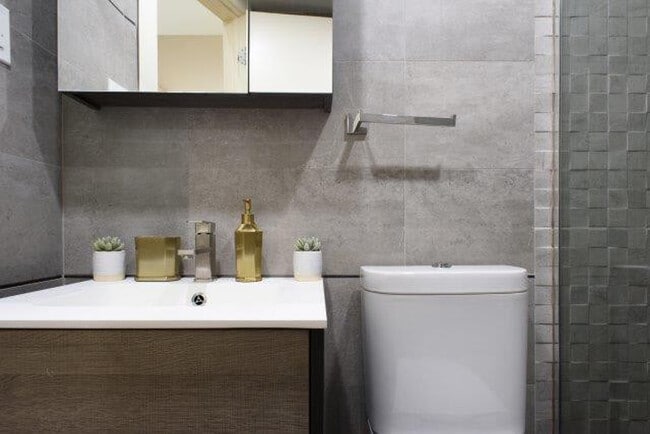 Building Photo - 244 E 75th St