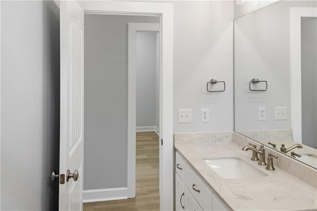 Building Photo - 905 Wayne St