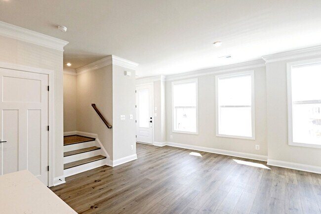 Building Photo - 2227 Leeham St