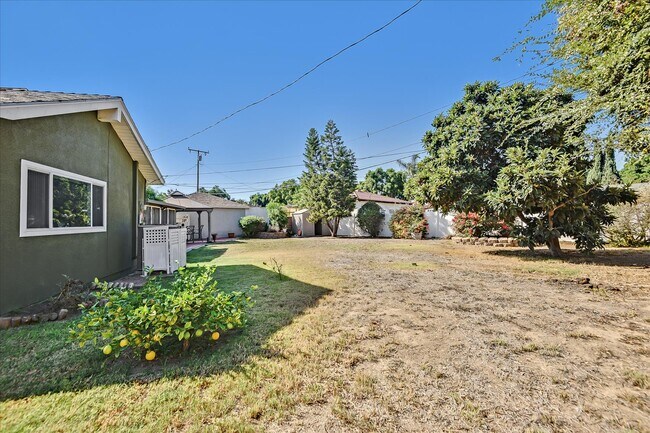 Building Photo - 9239 Bonavista Ln