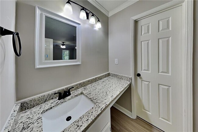 Building Photo - 9880 Lake Forest Way