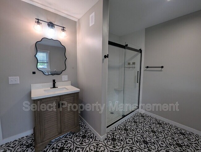 Building Photo - 603 Lavina St