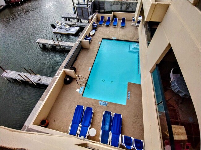 Building Photo - 6403 Padre Blvd