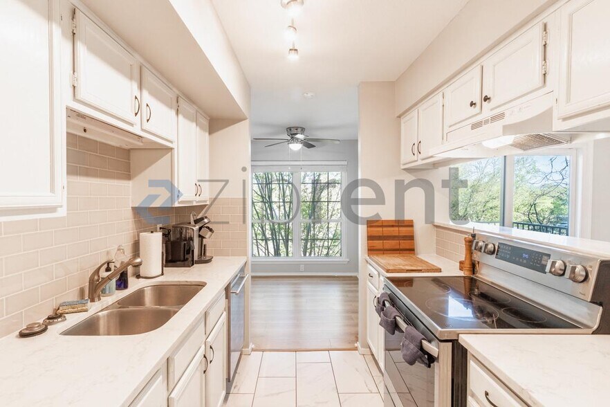 Building Photo - 4159 Steck Ave