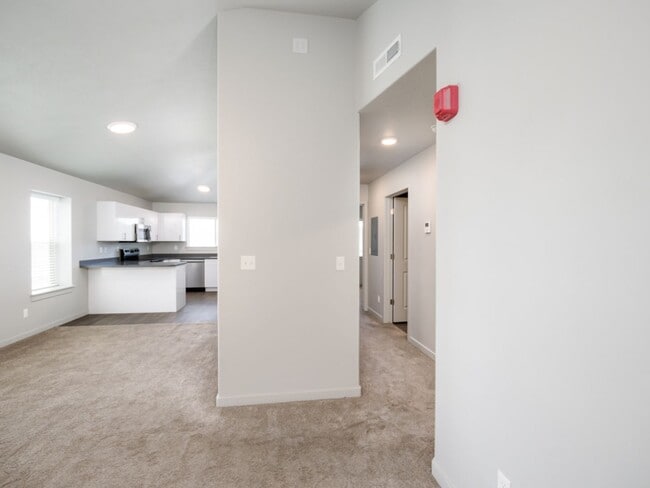 Building Photo - Updated 2BD/2BA Provo Apartment Move-In Ready
