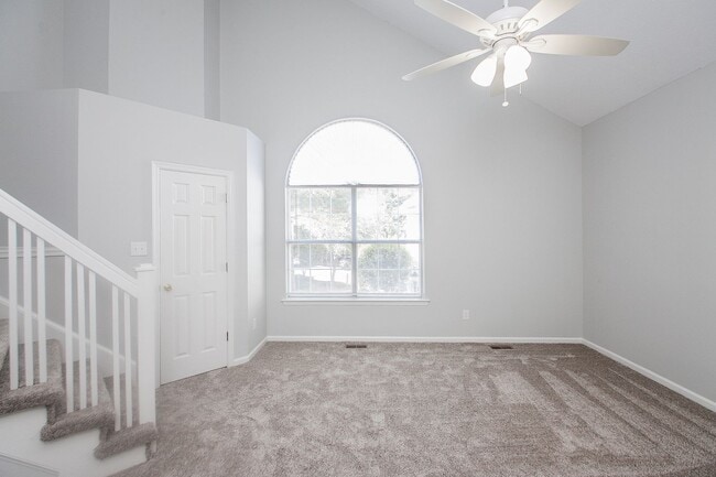 Building Photo - 2 Bedroom 2.5 Bathrooms in South Chesapeake