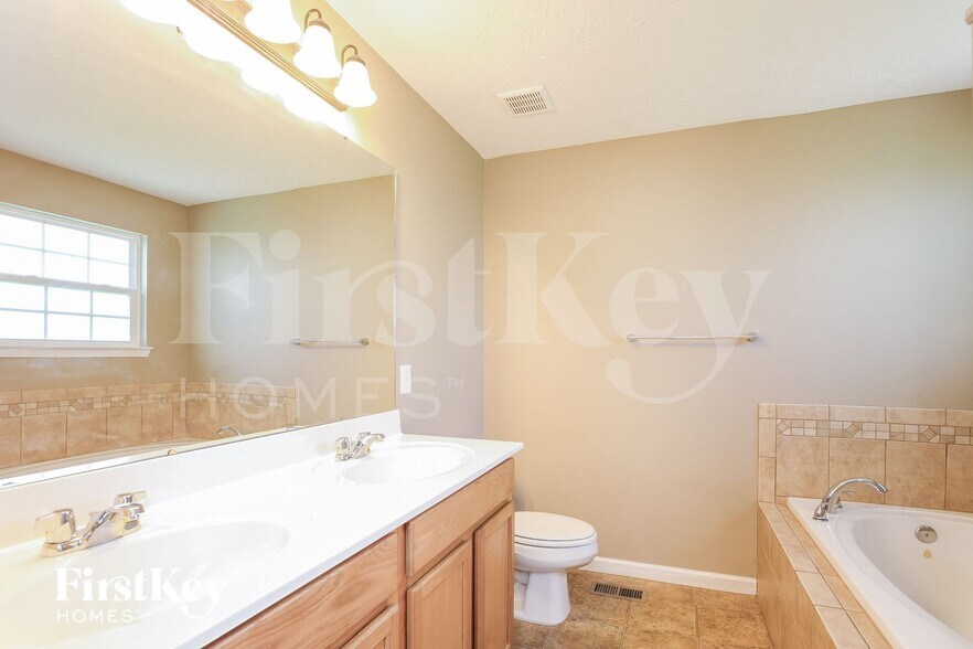 Building Photo - 10262 McClain Dr