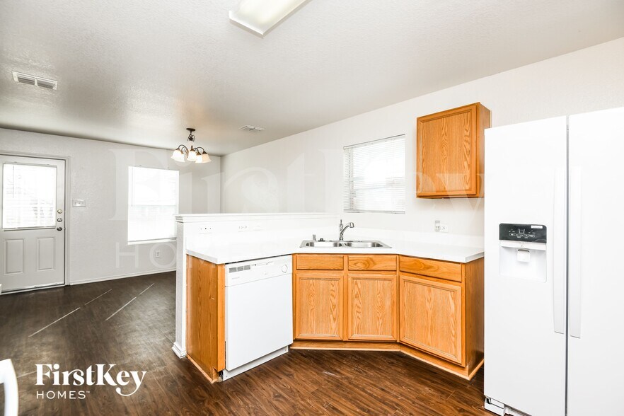 Building Photo - 6624 Meadow Way Ln