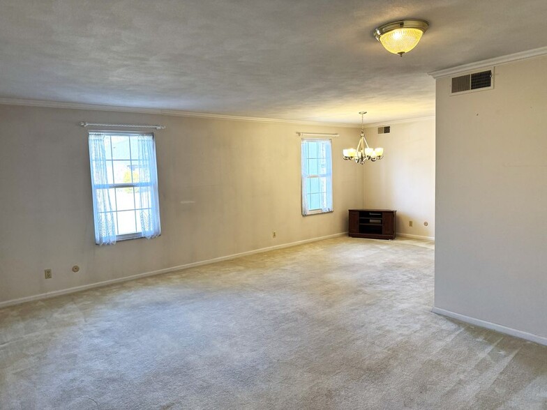 Building Photo - 3438 Villa Ridge