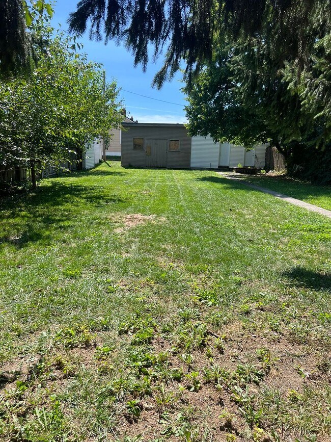 Building Photo - Fully Renovated 2 Bedroom Single Family Home