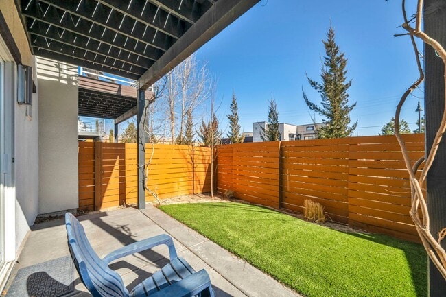 Building Photo - Mid-Town Modern Gem With EV Charger