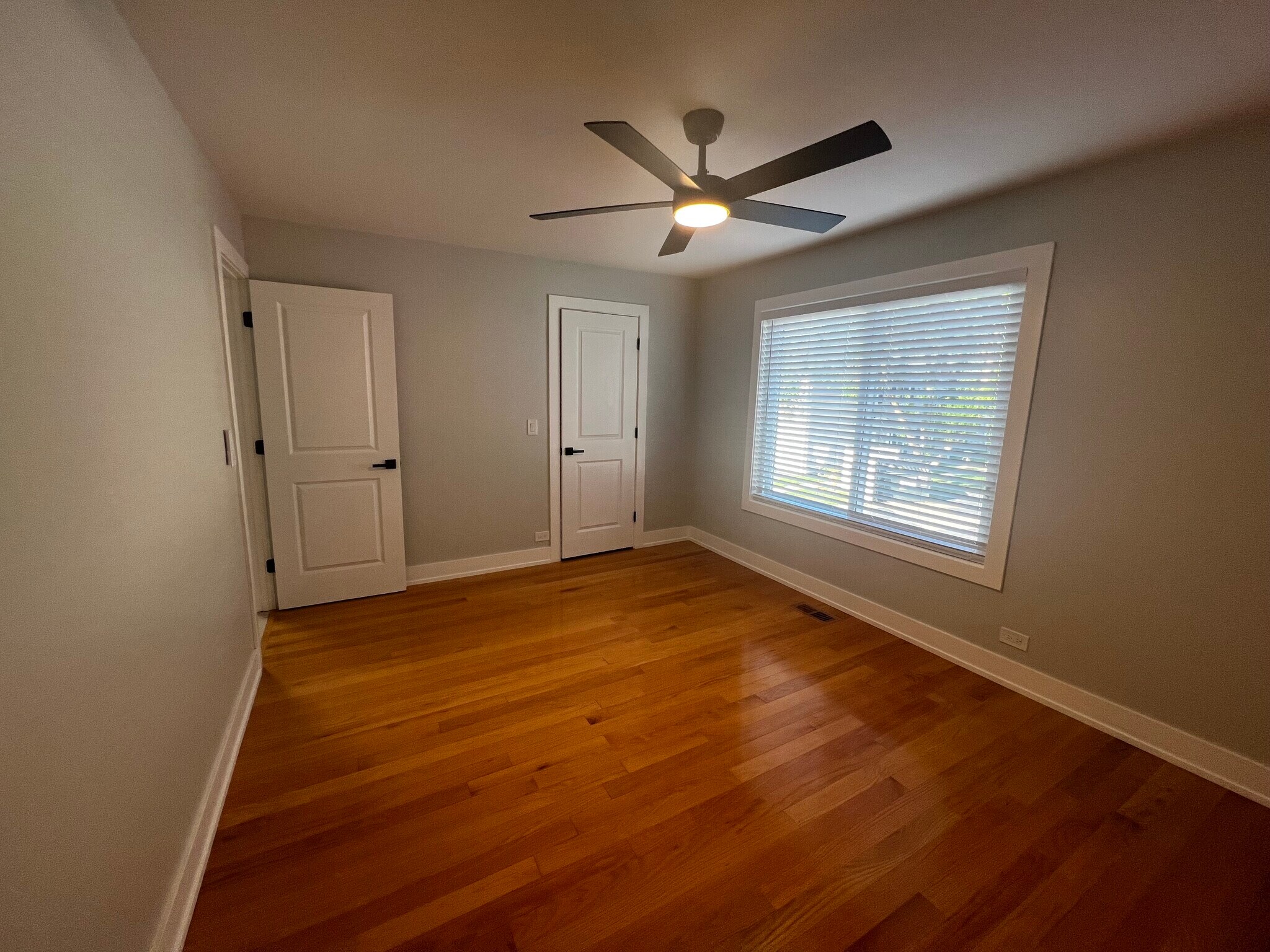 Building Photo - 1041 Cove Dr